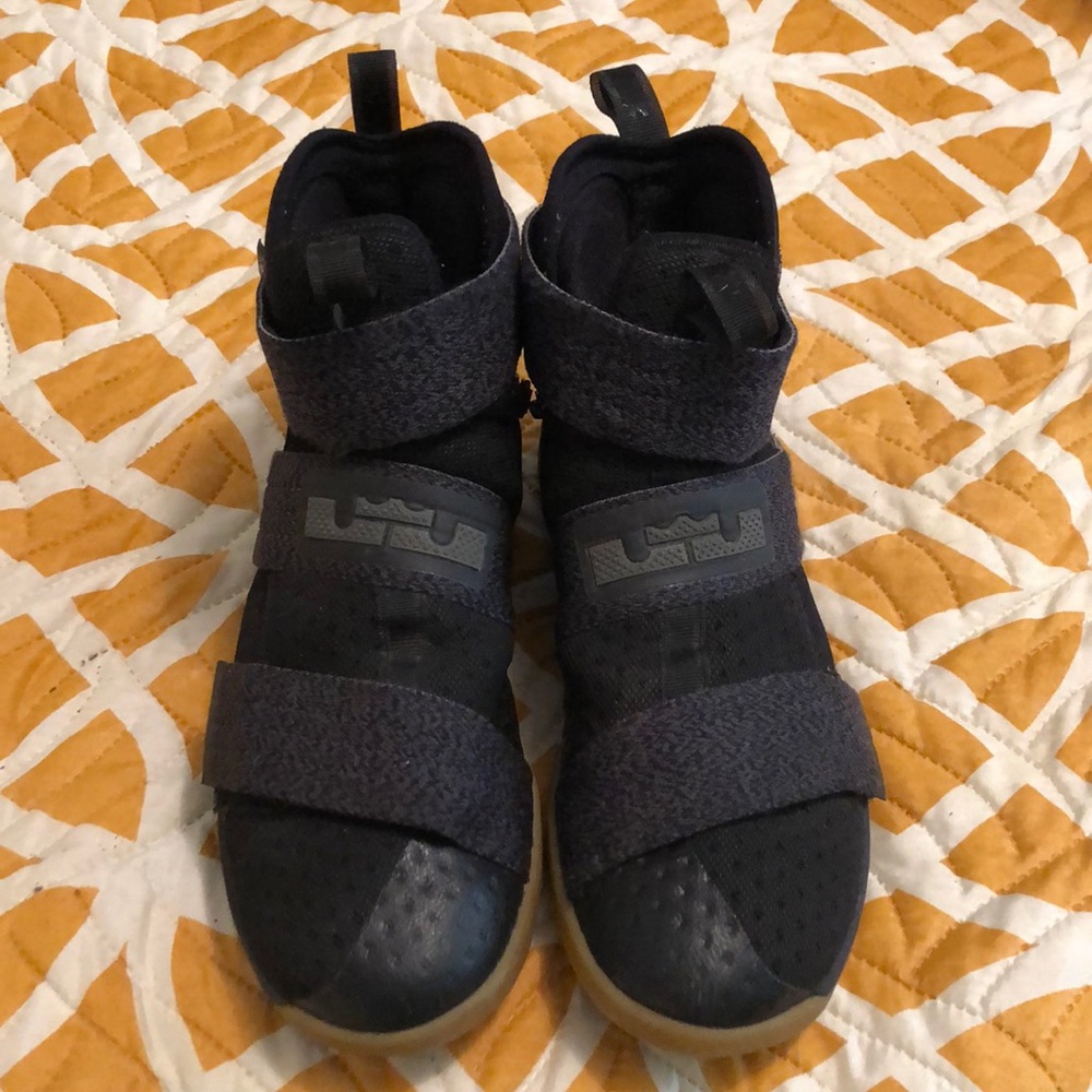 Nike Lebron Flyease